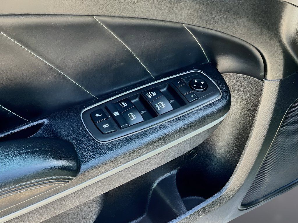 2021 Dodge Charger photo 17 of 33