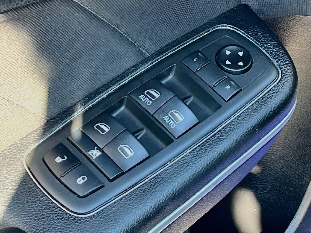 2021 Dodge Charger photo 18 of 34