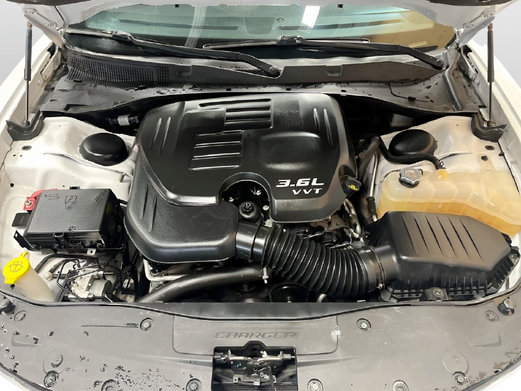 Used 2022 White Knuckle Clear Coat Dodge SXT image 29
