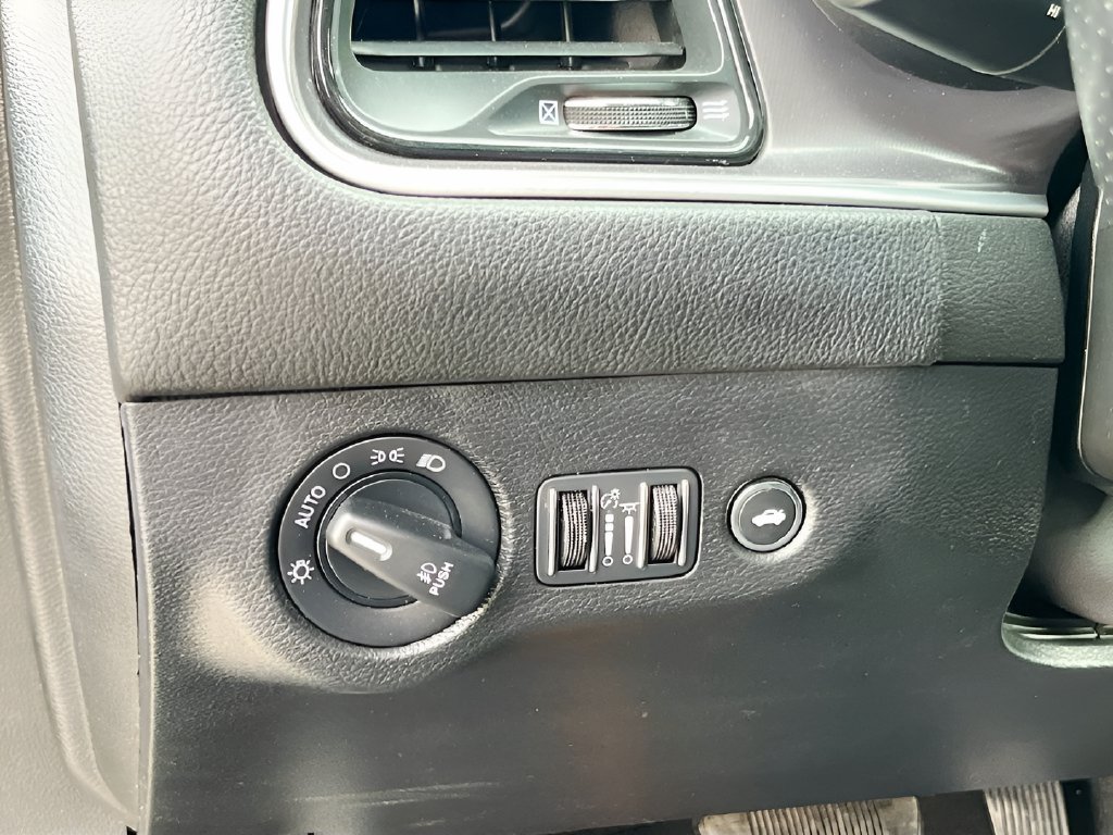 2022 Dodge Challenger photo 10 of 30