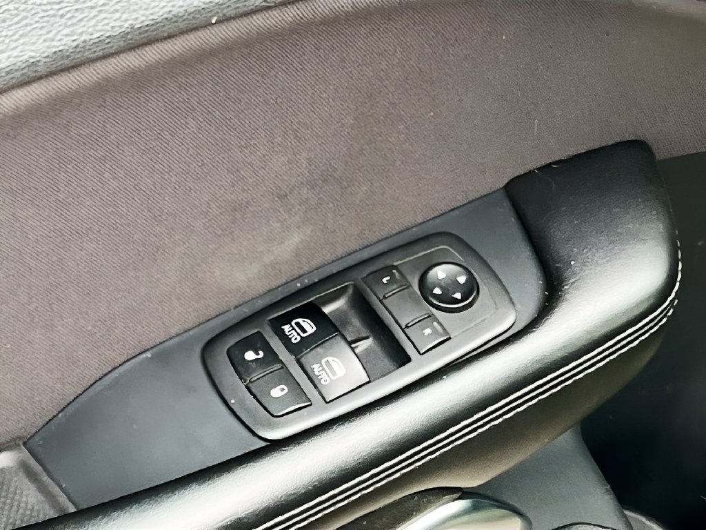 2022 Dodge Challenger photo 17 of 30