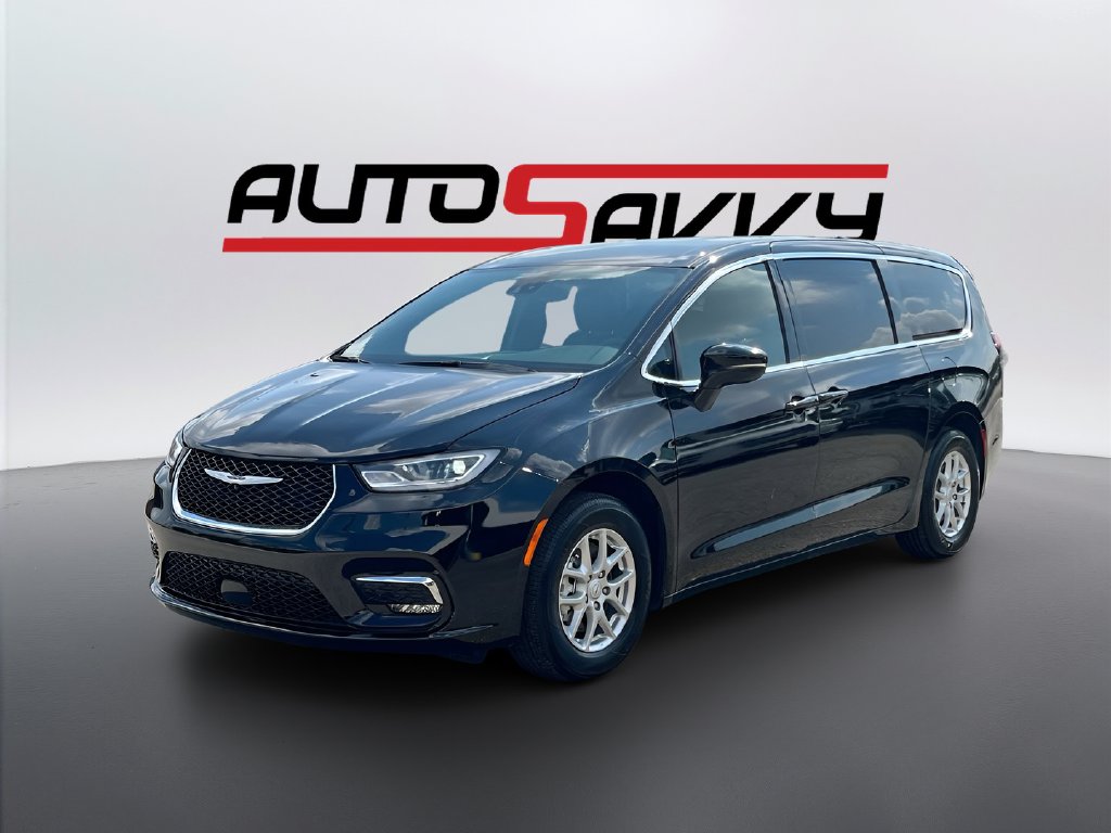 2026 Chrysler Pacifica photo 3 of 33
