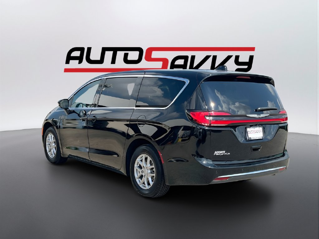 2026 Chrysler Pacifica photo 5 of 33