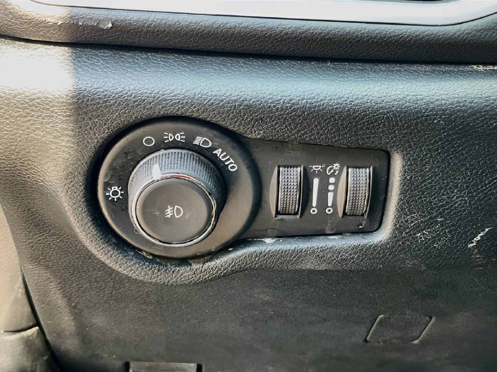 2026 Chrysler Pacifica photo 10 of 33