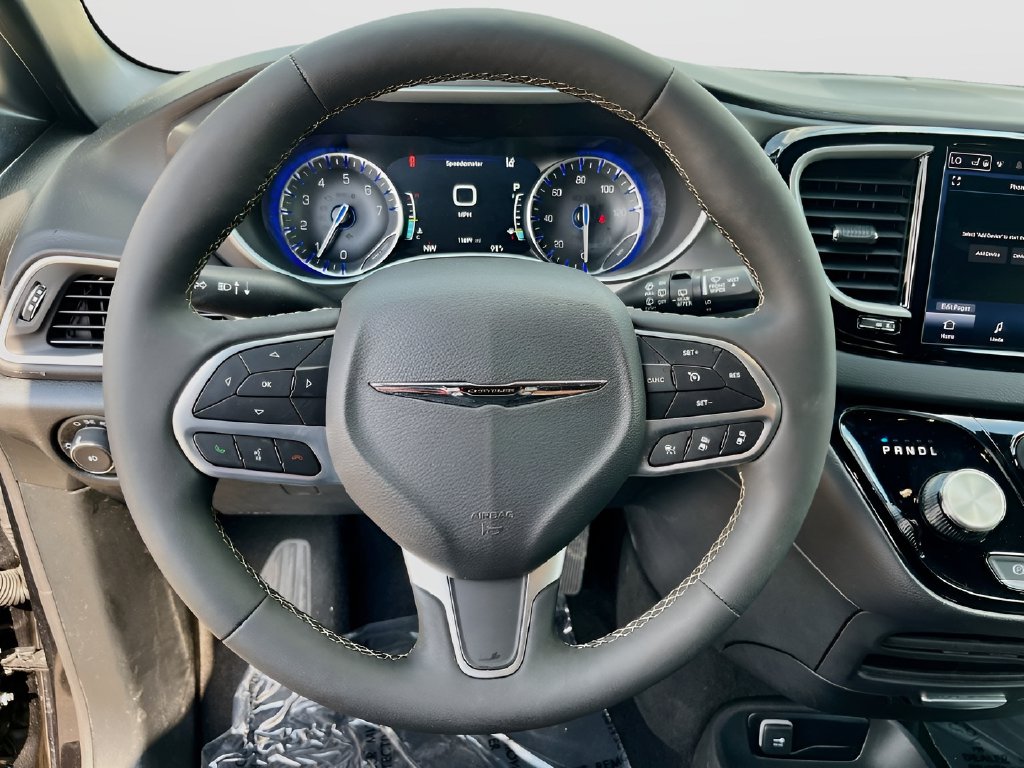 2026 Chrysler Pacifica photo 11 of 33