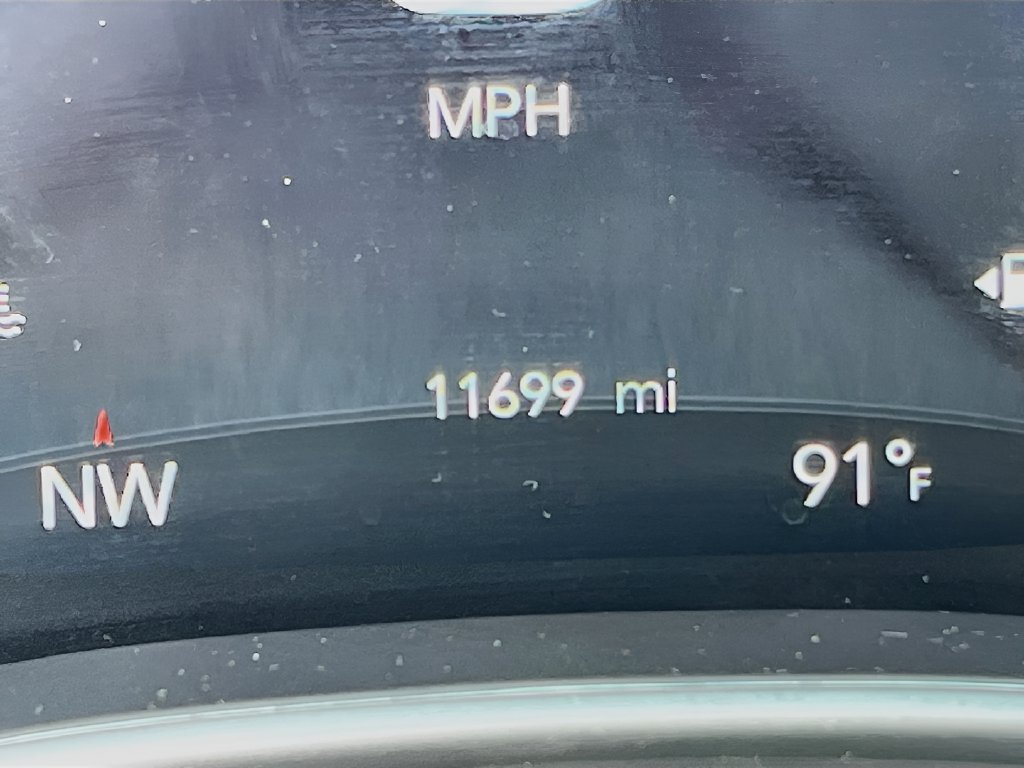2026 Chrysler Pacifica photo 12 of 33