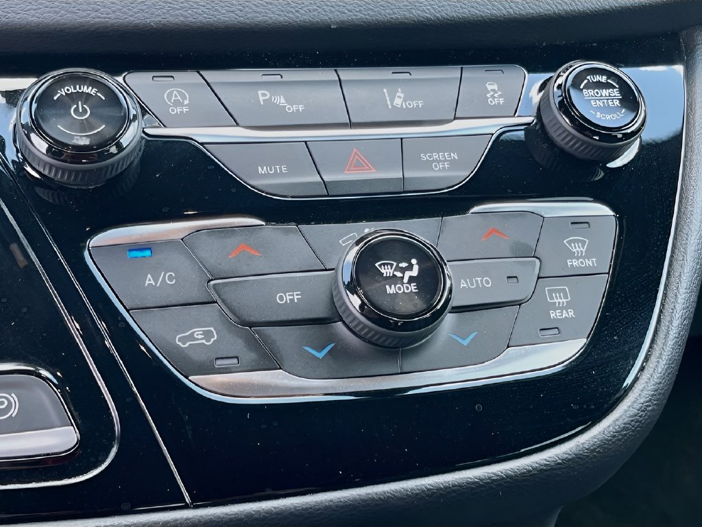 2026 Chrysler Pacifica photo 15 of 33