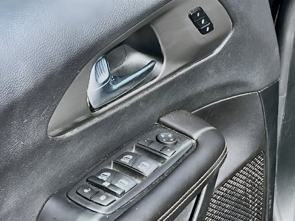 2026 Chrysler Pacifica photo 17 of 33