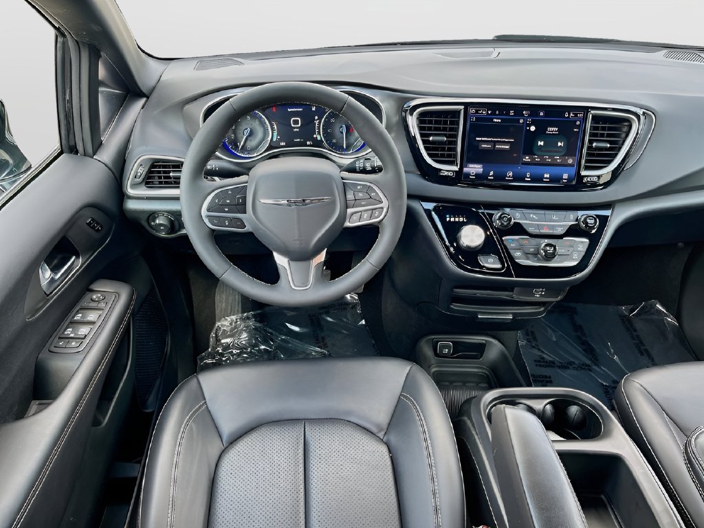 2026 Chrysler Pacifica photo 21 of 33