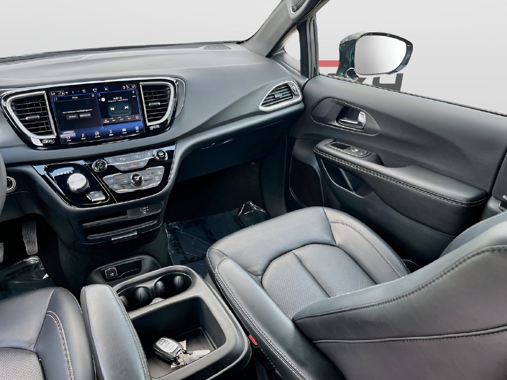 2026 Chrysler Pacifica photo 22 of 33