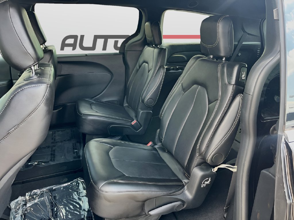 2026 Chrysler Pacifica photo 23 of 33