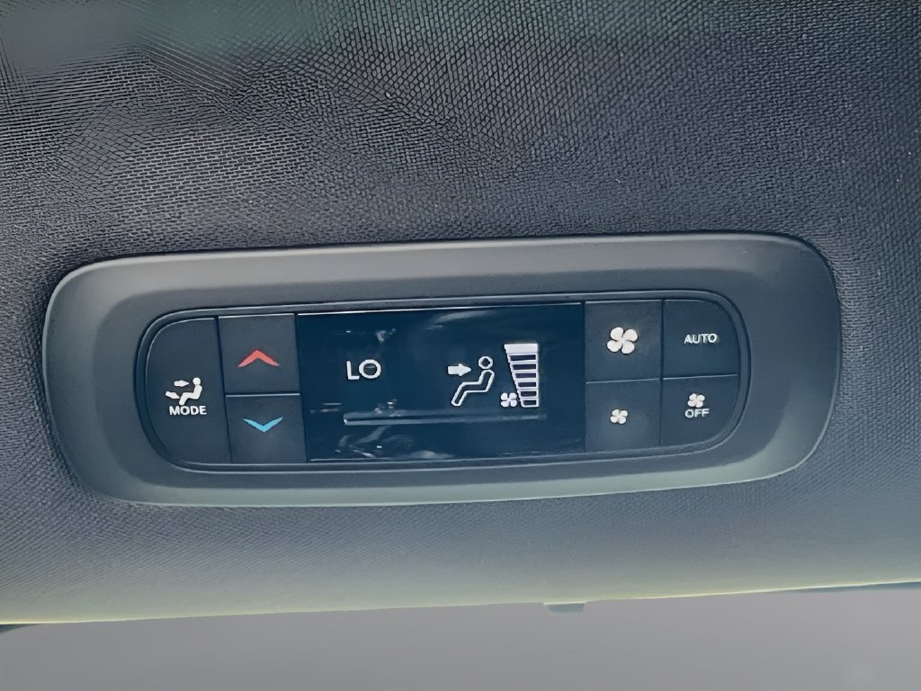 2026 Chrysler Pacifica photo 24 of 33