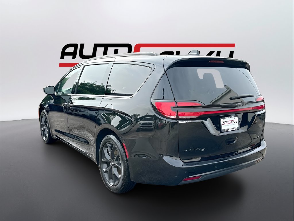 2025 Chrysler Pacifica photo 5 of 34