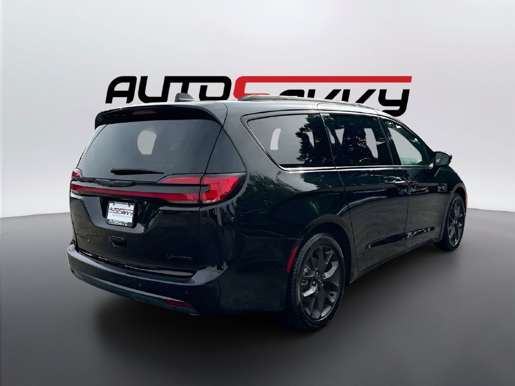 2025 Chrysler Pacifica photo 7 of 34