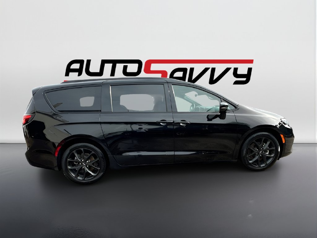 2025 Chrysler Pacifica photo 8 of 34
