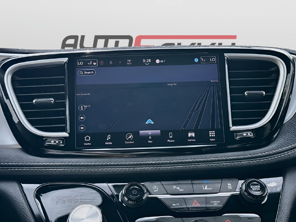 2025 Chrysler Pacifica photo 13 of 34