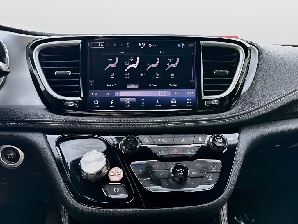 2025 Chrysler Pacifica photo 16 of 34