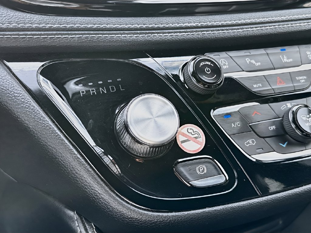 2025 Chrysler Pacifica photo 17 of 34