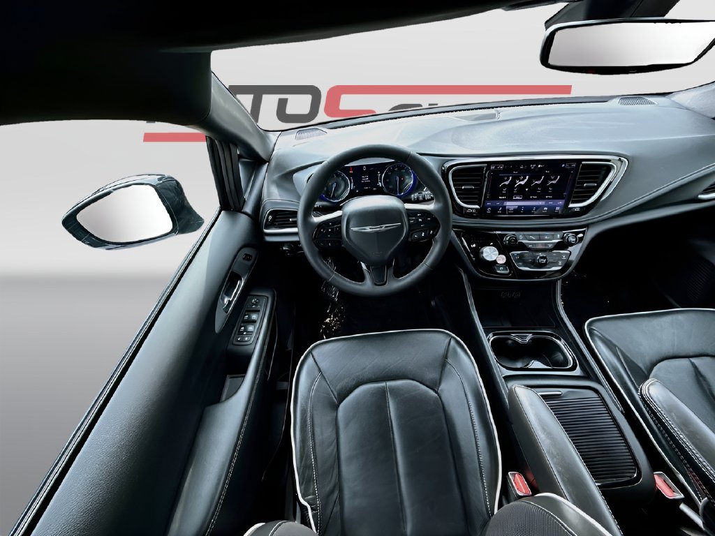2025 Chrysler Pacifica photo 23 of 34