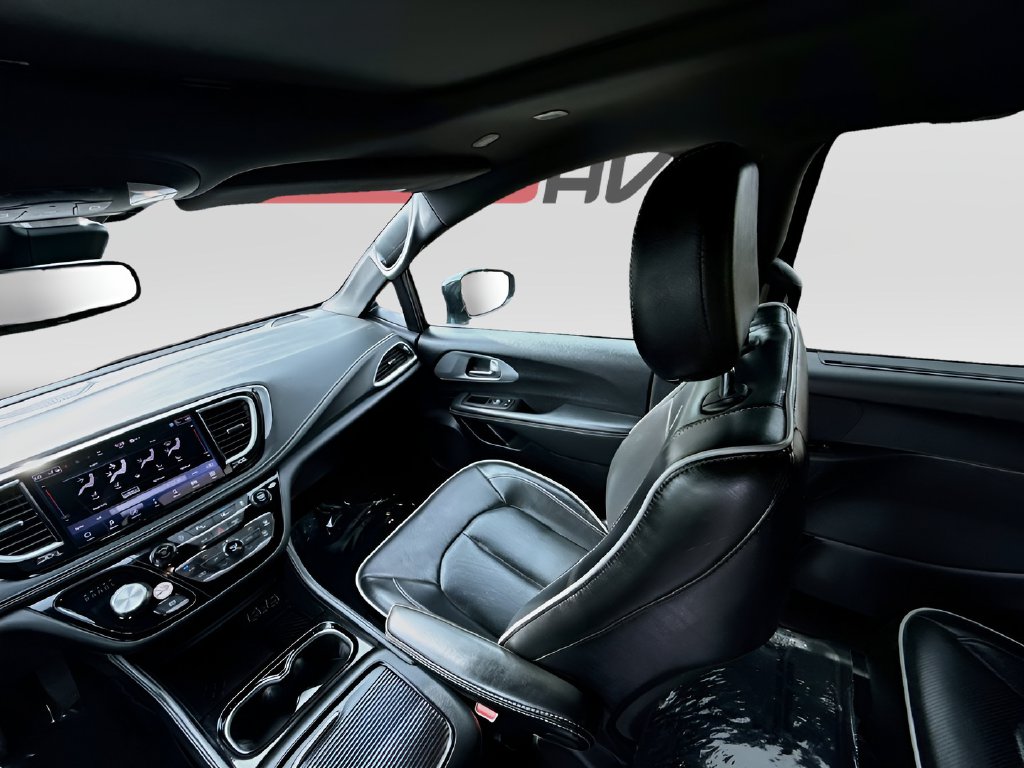 2025 Chrysler Pacifica photo 24 of 34