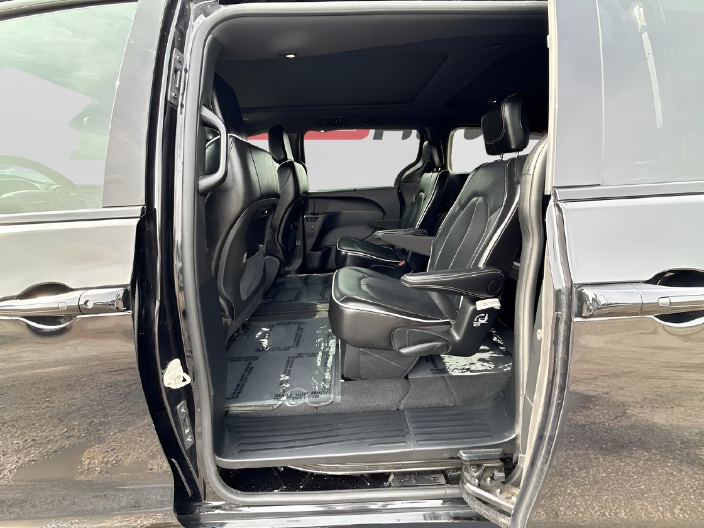 2025 Chrysler Pacifica photo 25 of 34