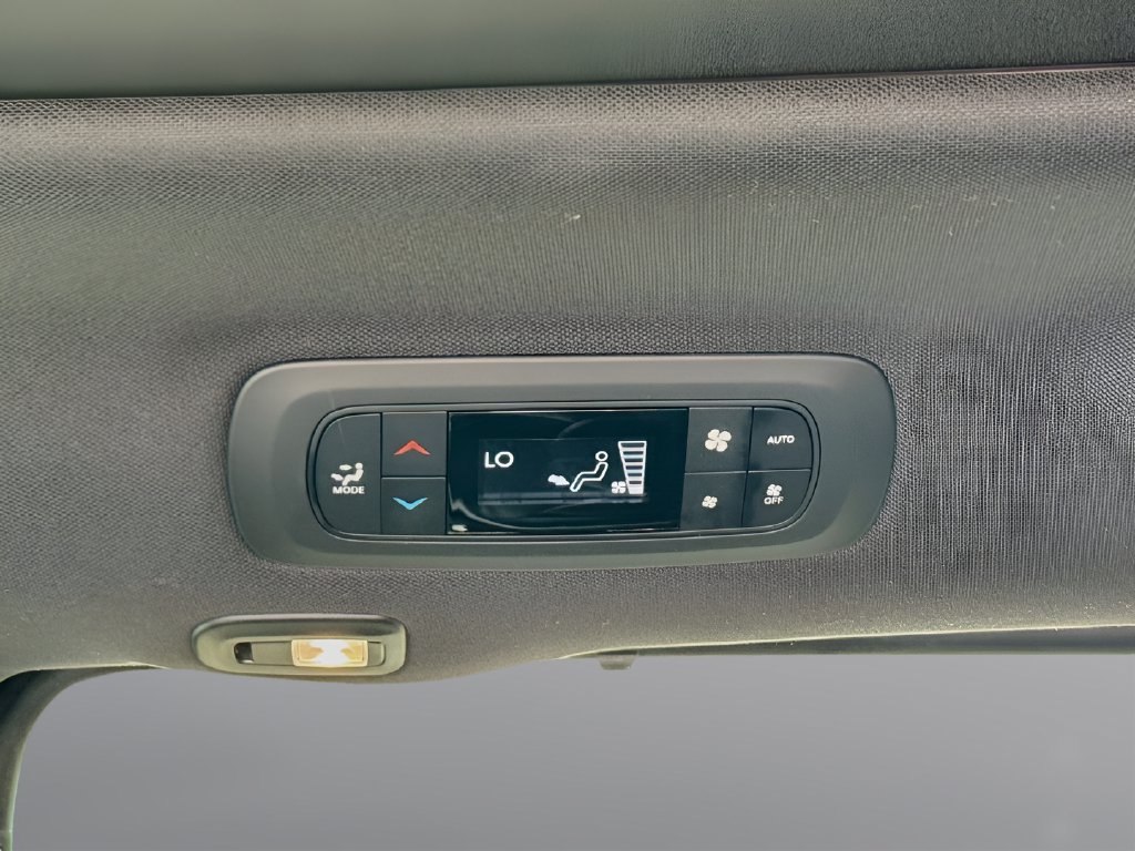 2025 Chrysler Pacifica photo 26 of 34