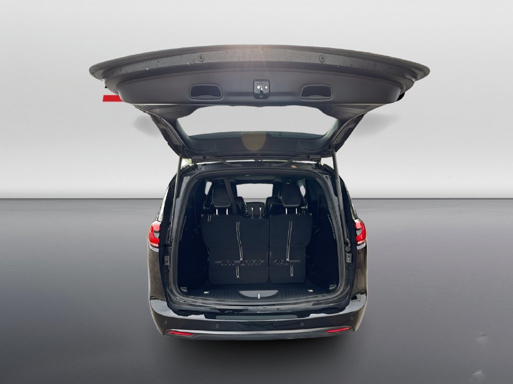 2025 Chrysler Pacifica photo 27 of 34