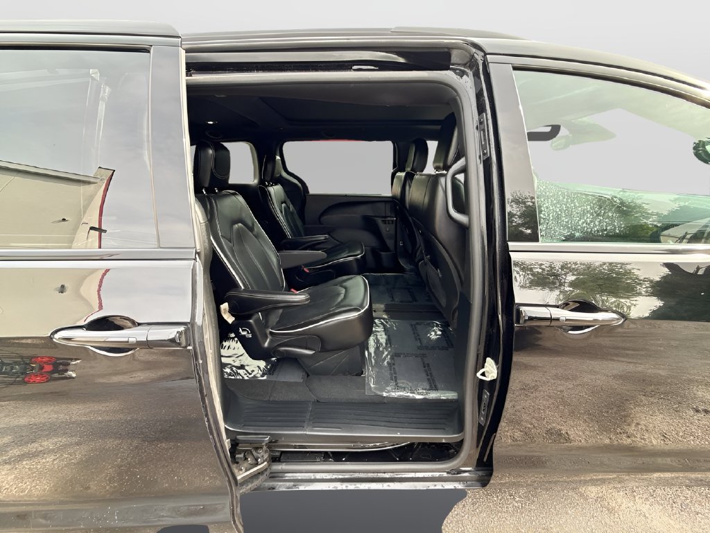 2025 Chrysler Pacifica photo 29 of 34