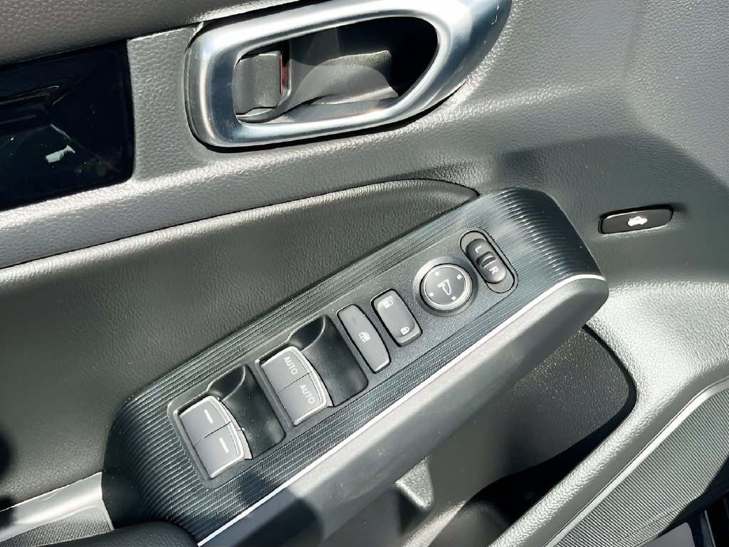 2025 Honda Civic Hybrid photo 18 of 33