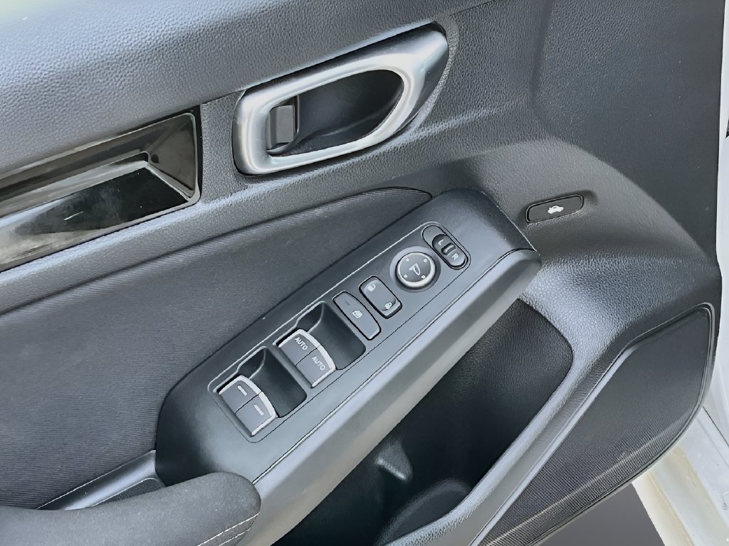 2025 Honda Civic Hybrid photo 17 of 31