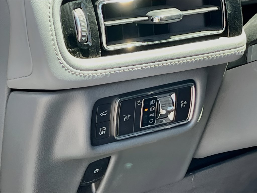 2022 Lincoln Nautilus photo 10 of 33
