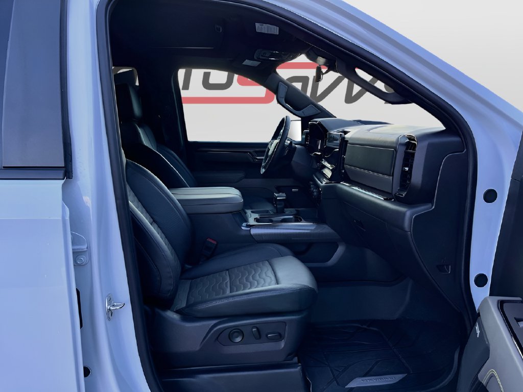 2025 Chevrolet Silverado 1500 photo 30 of 34