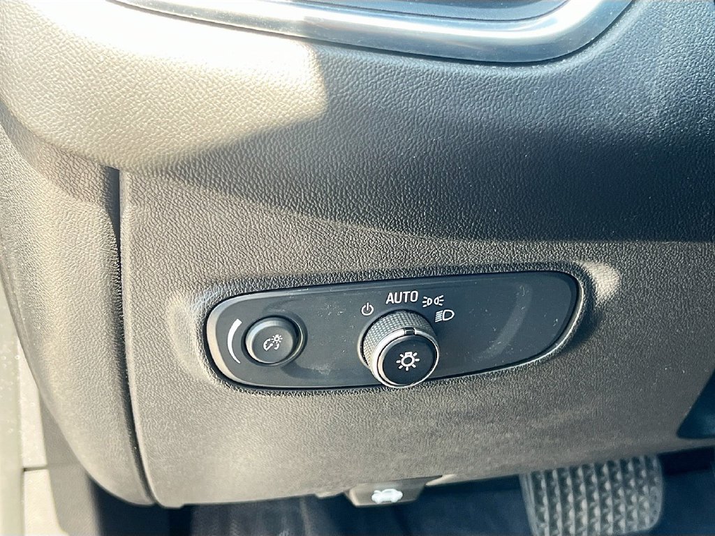 2021 Chevrolet Equinox photo 10 of 30