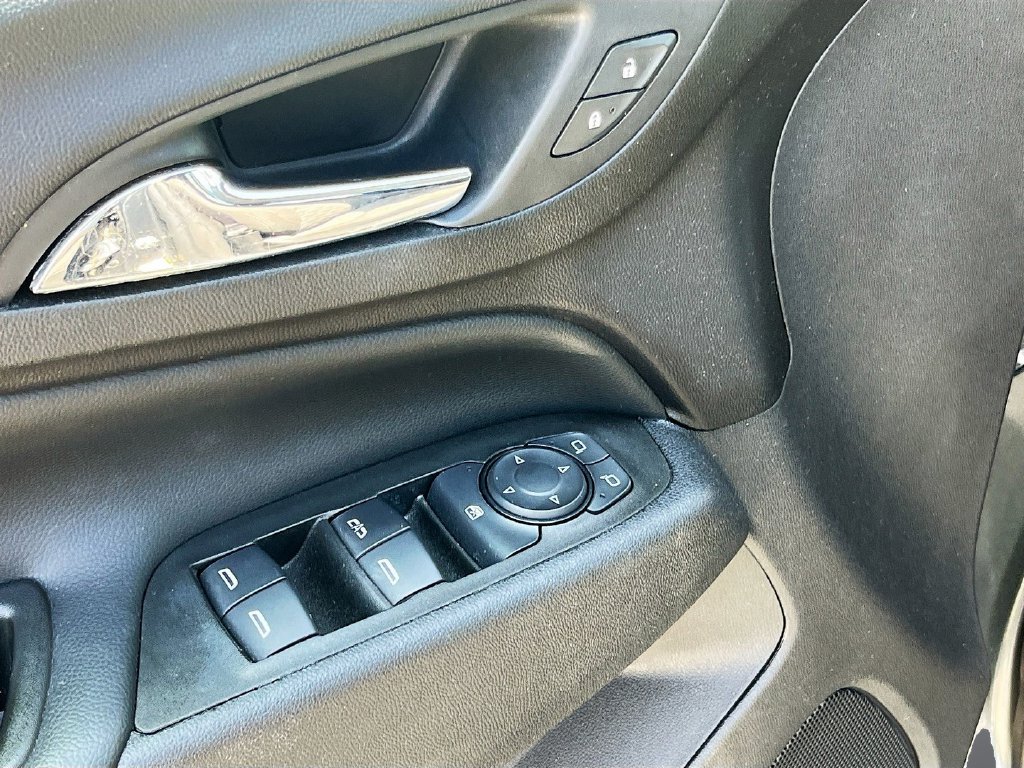 2021 Chevrolet Equinox photo 17 of 30