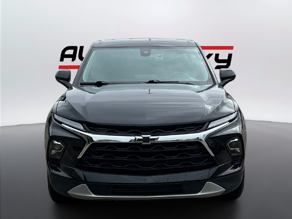 2023 Chevrolet Blazer photo 2 of 18