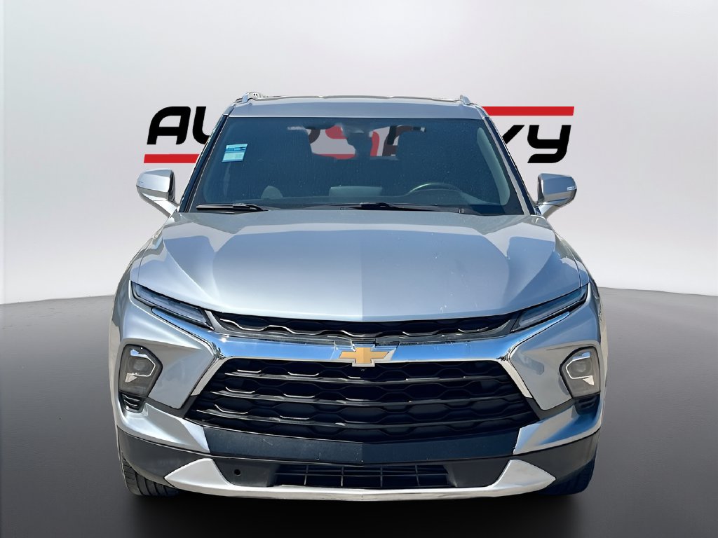 2023 Chevrolet Blazer photo 2 of 33