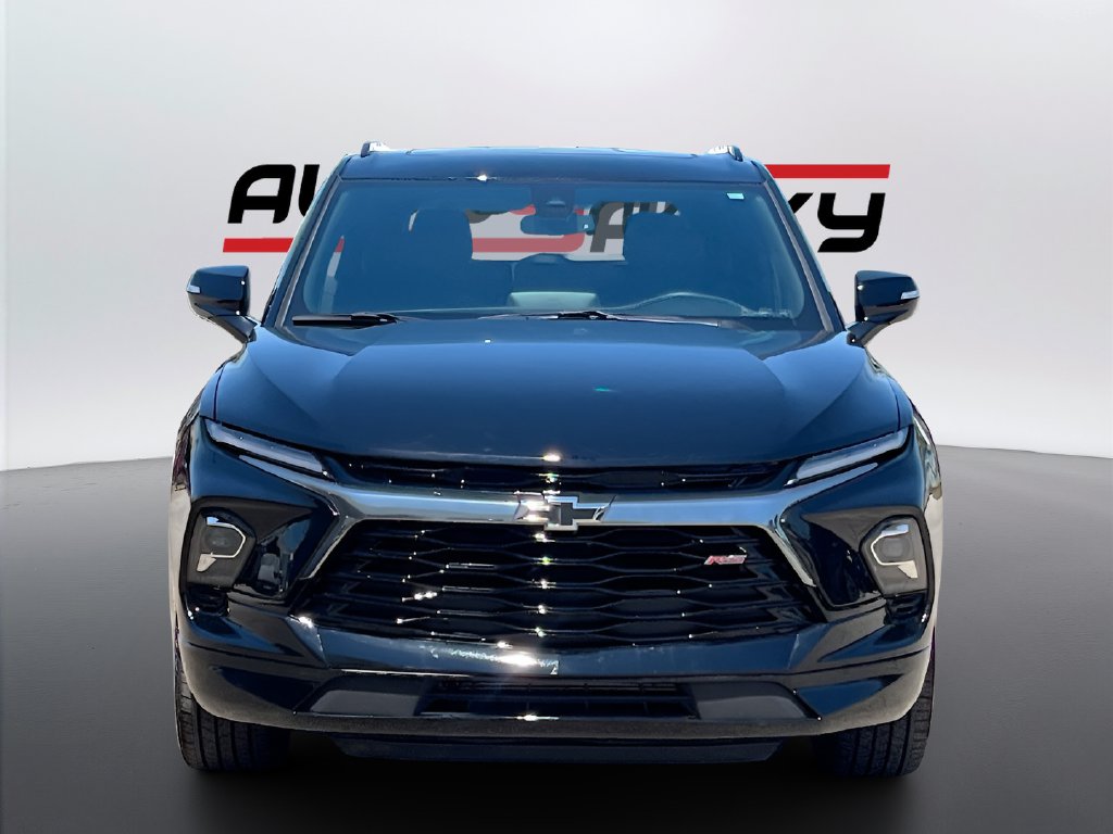 2024 Chevrolet Blazer photo 2 of 34