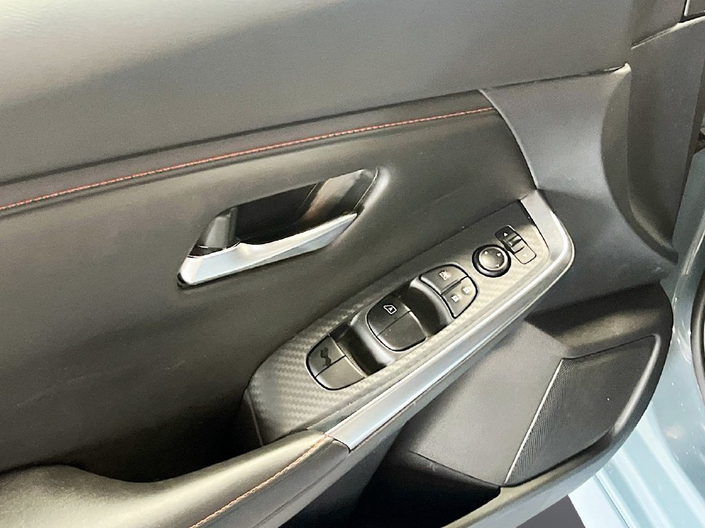 Used 2025 Super Black Nissan SR image 17