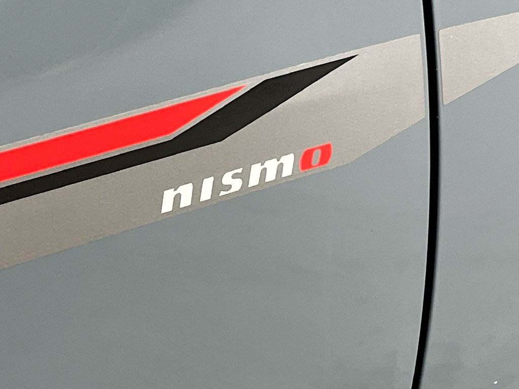 Used 2025 Super Black Nissan SR image 31