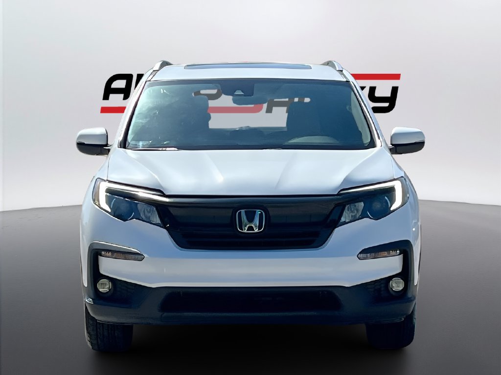 2022 Honda Pilot photo 2 of 33