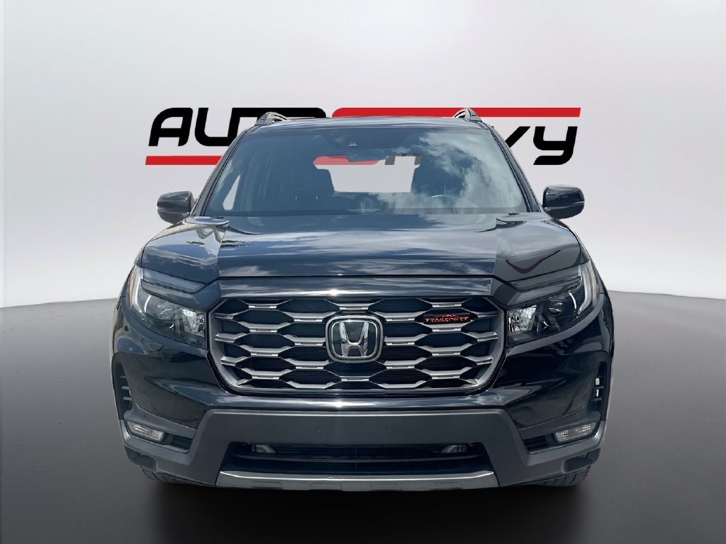 2023 Honda Passport photo 2 of 33