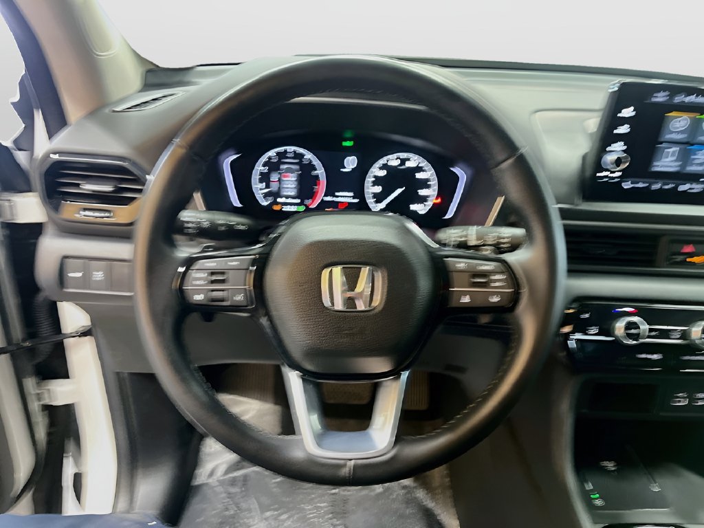 Used 2025 Platinum White Pearl Honda EX-L image 11