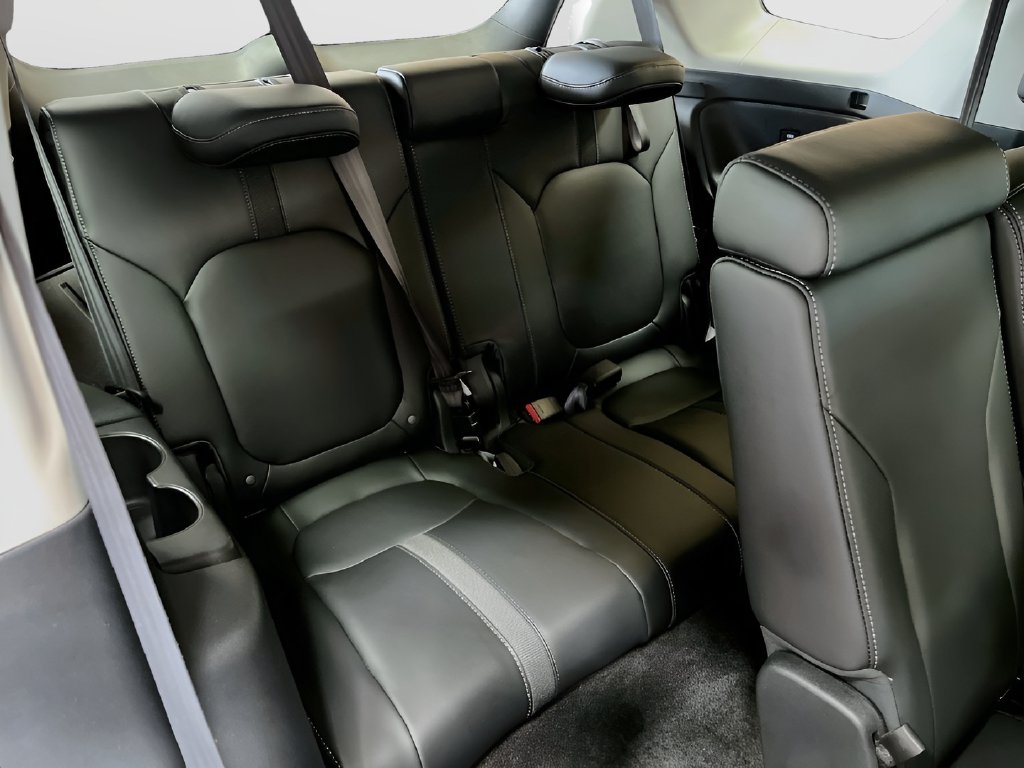 Used 2025 Platinum White Pearl Honda EX-L image 26