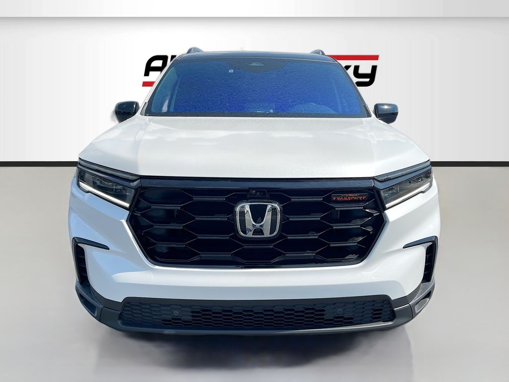2025 Honda Pilot photo 2 of 34