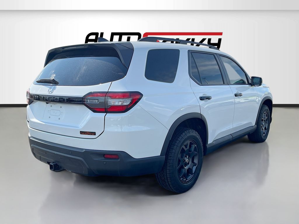 2025 Honda Pilot photo 7 of 34