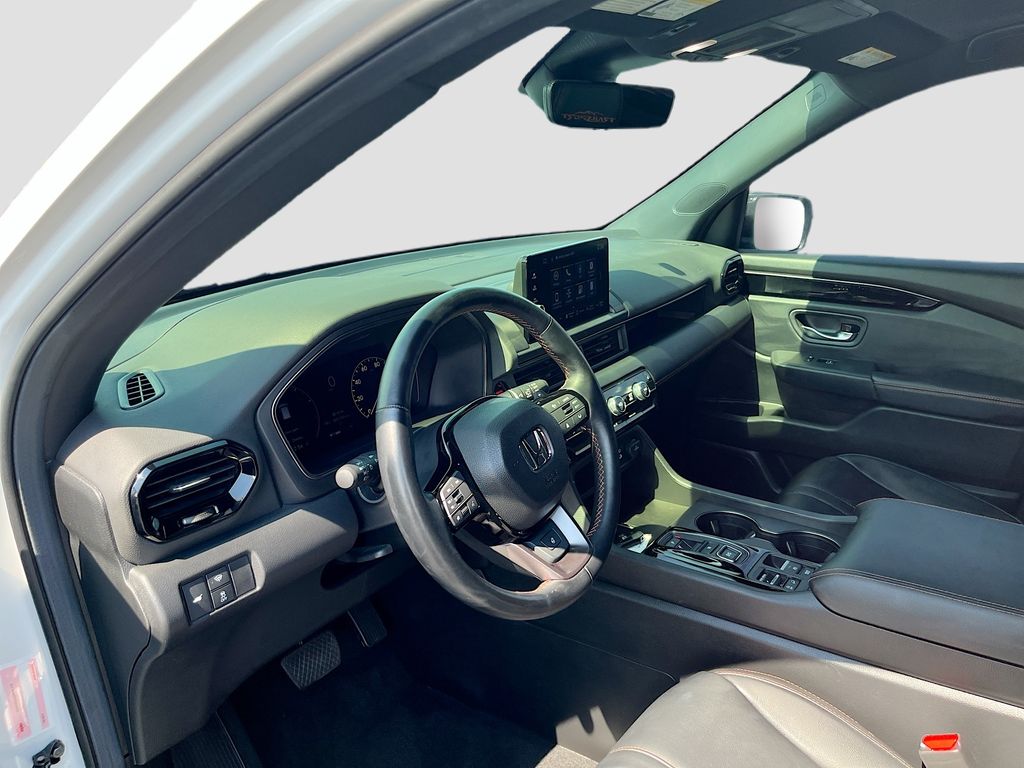 2025 Honda Pilot photo 9 of 34