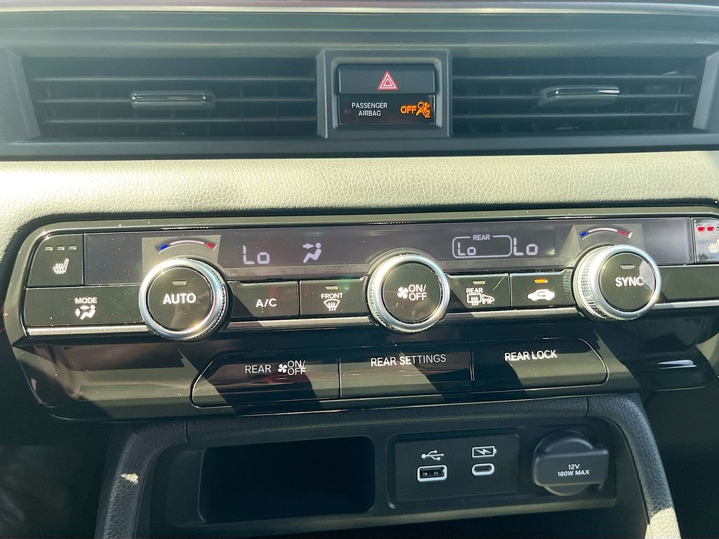 2025 Honda Pilot photo 15 of 34
