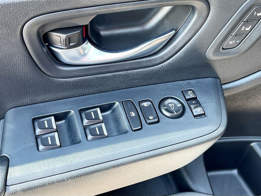 2025 Honda Pilot photo 17 of 34