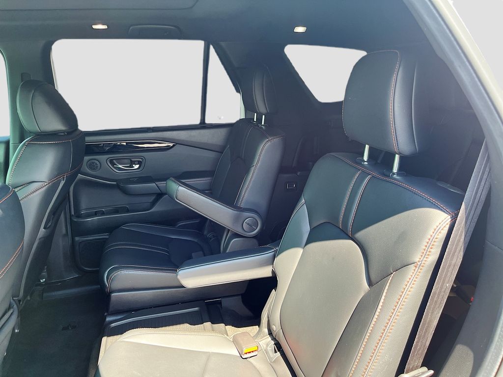 2025 Honda Pilot photo 25 of 34