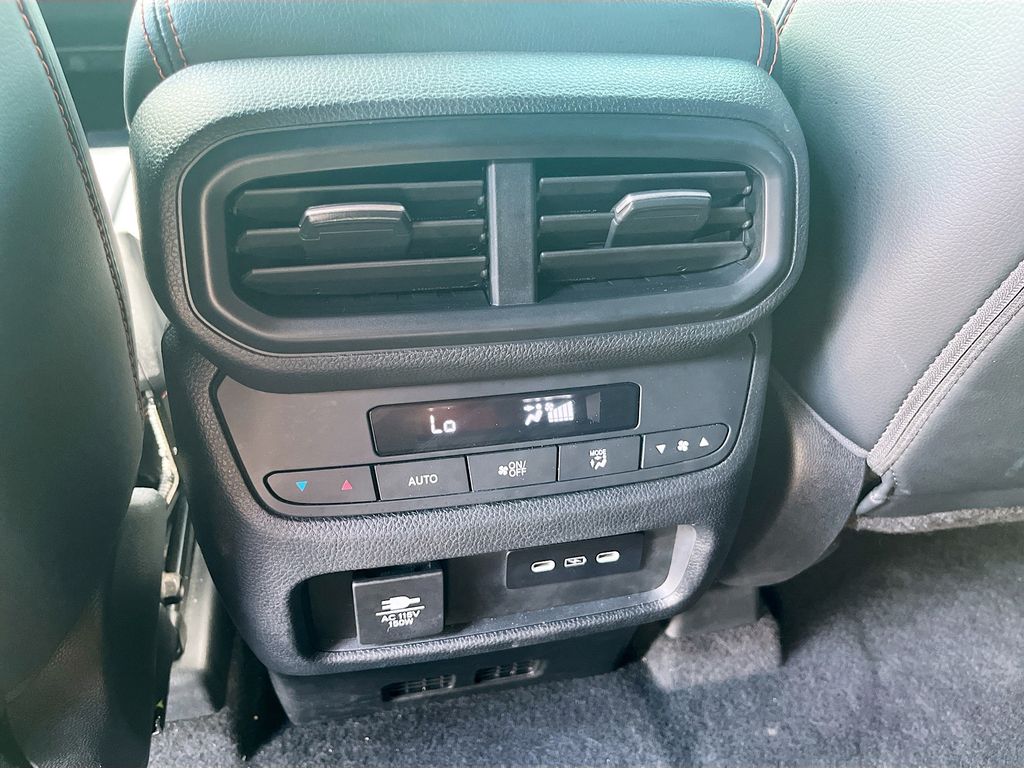 2025 Honda Pilot photo 26 of 34